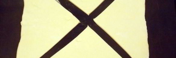 яблоки на слоеном тесте со сметанным кремом