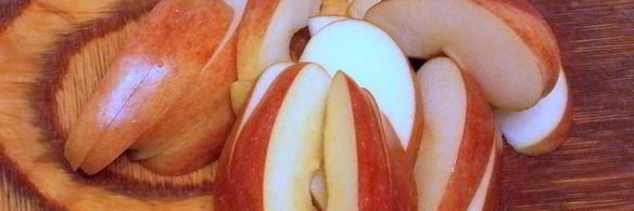 яблоки на слоеном тесте со сметанным кремом