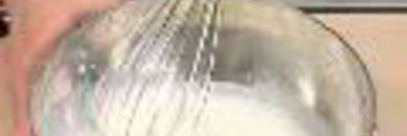 ягоды с творожным кремом и йогуртовым соусом