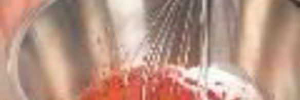 ягоды с творожным кремом и йогуртовым соусом