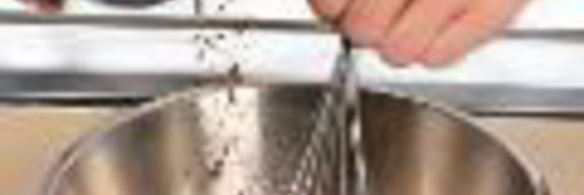 ягоды с творожным кремом и йогуртовым соусом