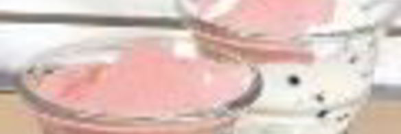 ягоды с творожным кремом и йогуртовым соусом