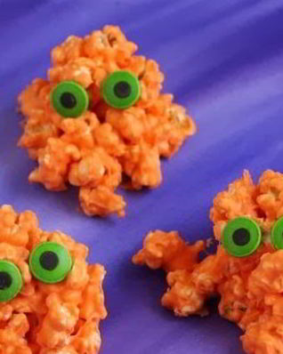 Монстры из попкорна на Хэллоуин