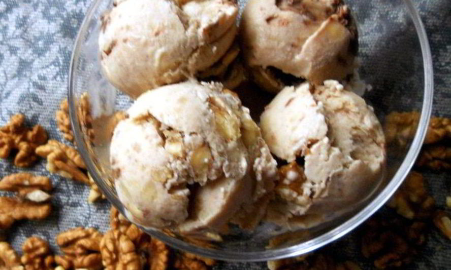 Рецепт бананового мороженого с шоколадом и грецкими орехами