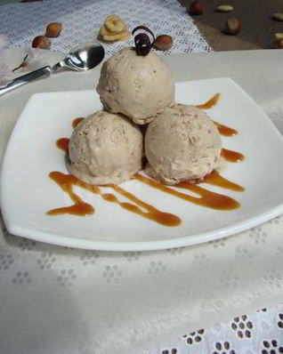 Домашнее банановое мороженое с шоколадно-ореховой крошкой