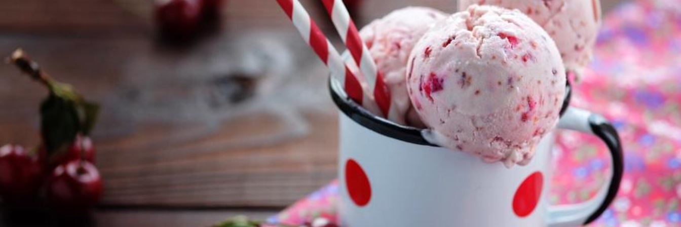 Домашнее мороженое Вишня в йогурте