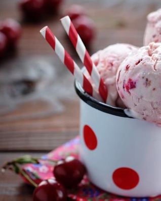 Домашнее мороженое Вишня в йогурте