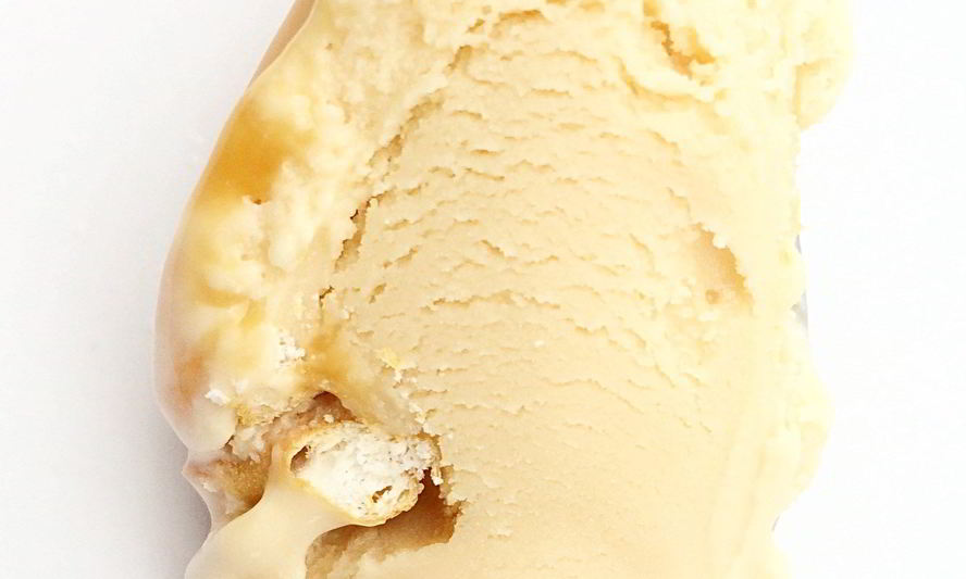 Рецепт карамельного мороженого с солеными претцелями и карамельной прослойкой