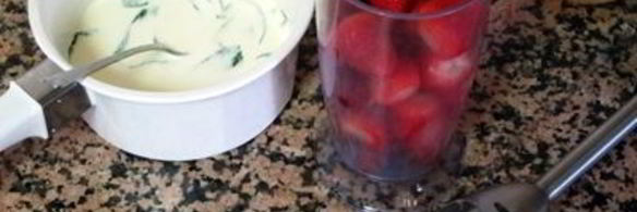 клубничное мороженое с мятой