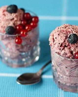 Мороженое из голубики и красной смородины