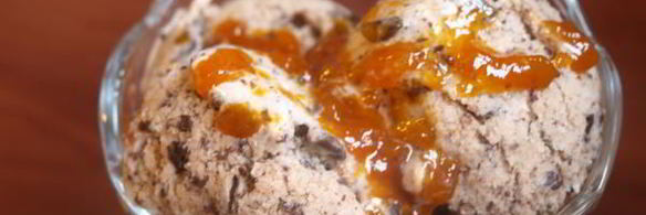 мороженое из топленого молока с шоколадной крошкой