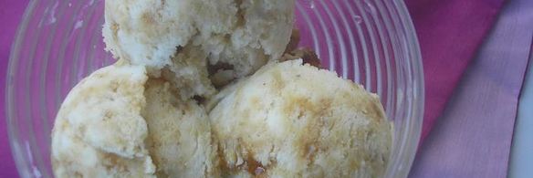 мороженое на вьетнамском йогурте с грильяжем