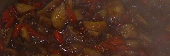 мороженое с инжиром и ягодами годжи