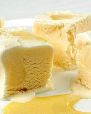 Мороженое с коньячным соусом