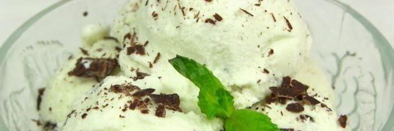 Мороженое с мятой и шоколадом
