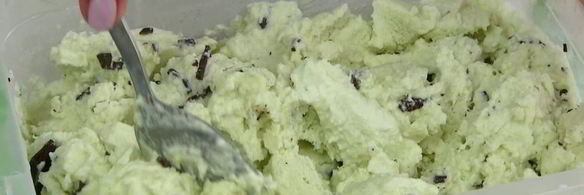 мороженое с мятой и шоколадом