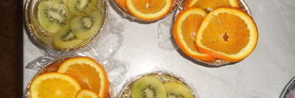 мороженое во фруктовой корзиночке