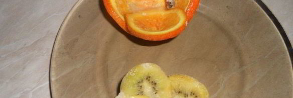 мороженое во фруктовой корзиночке