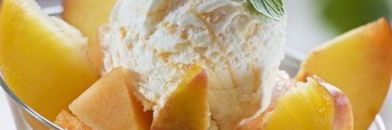 Персиковое сливочное мороженое