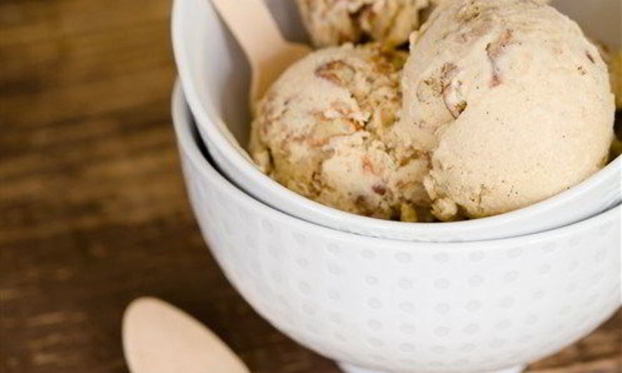 Рецепт сливочного мороженого с жареным пеканом