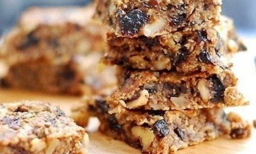 Рецепт овсяного десерта с черносливом и орехами