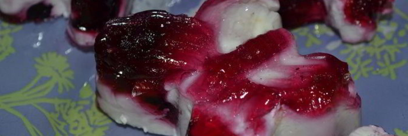 Панна котта с ягодным соусом