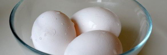 красим пасхальные яйца в цвет охра в луковой шелухе