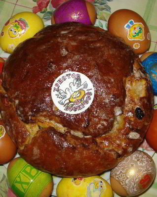 Кулич с цукатами, изюмом и орехами