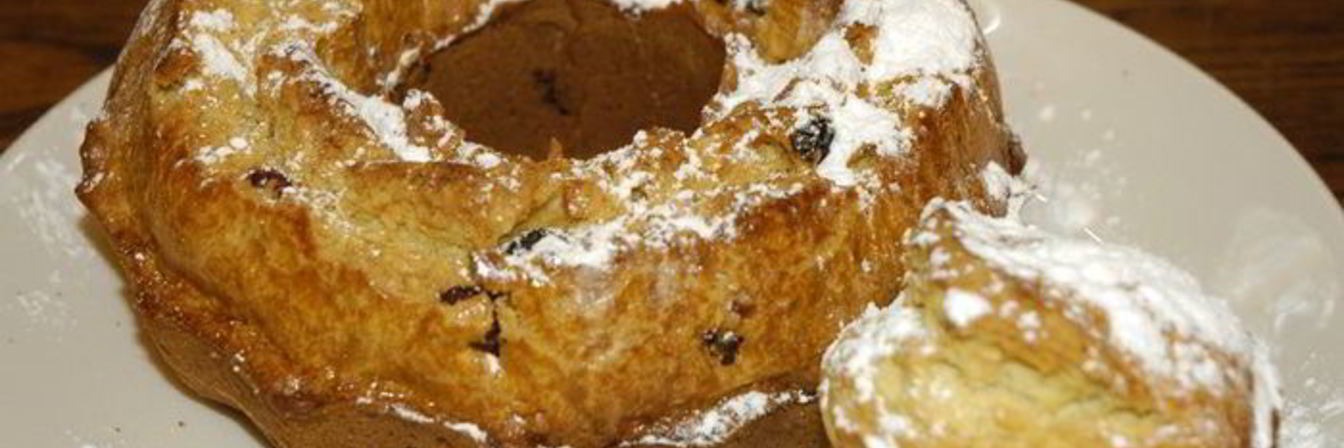 Кулич с вишней и клюквой