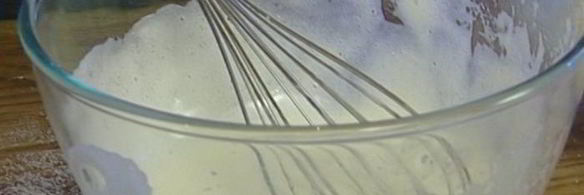 кулич с вишней и клюквой