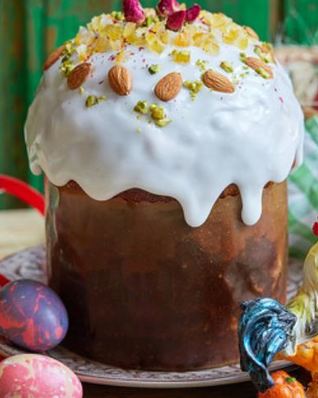 Пасхальный кулич на закваске с медом, цукатами и орехами