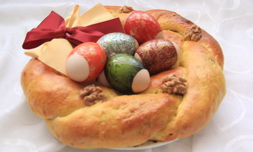 Рецепт пасхальный венок с курагой и орехами