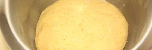 пасхальный венок с курагой и орехами