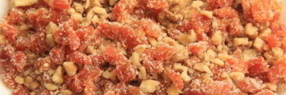 пасхальный венок с курагой и орехами