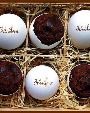 Пасхальные брауни в яичной скорлупе