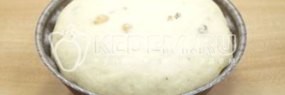 вкусный пасхальный кулич с изюмом