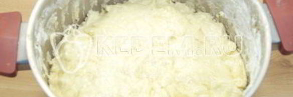 вкусный пасхальный кулич с изюмом