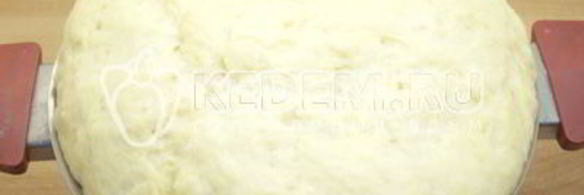 вкусный пасхальный кулич с изюмом