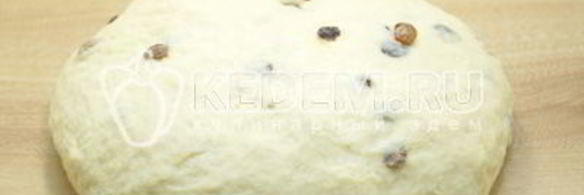 вкусный пасхальный кулич с изюмом