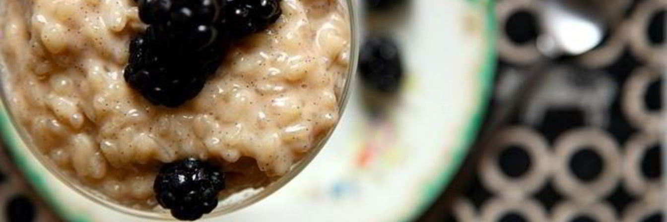 Рисовый пудинг с ежевикой