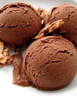 Шоколадно-кокосовый сорбет с пряными миндальными хлопьями