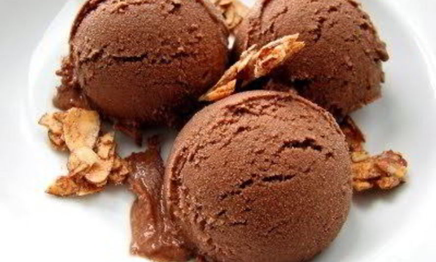 Рецепт шоколадна-кокосового сорбет с пряными миндальными хлопьями