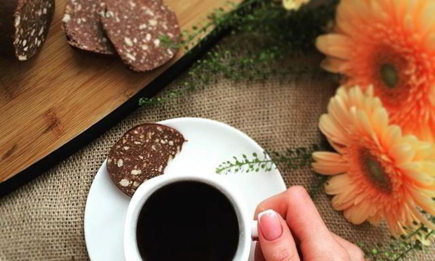 Рецепт сладкой колбаски с орехами и цукатами