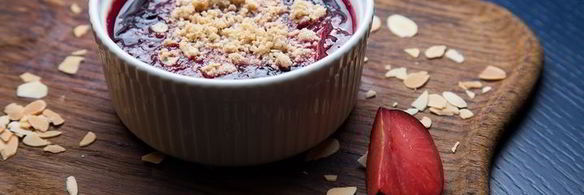 сливовый крамбл