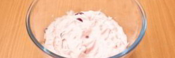 творожный десерт с шоколадом и черешней