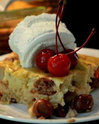 Вишневый хлебный пудинг