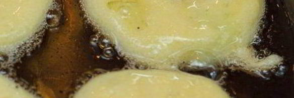 яблоки в кляре со сливочным соусом