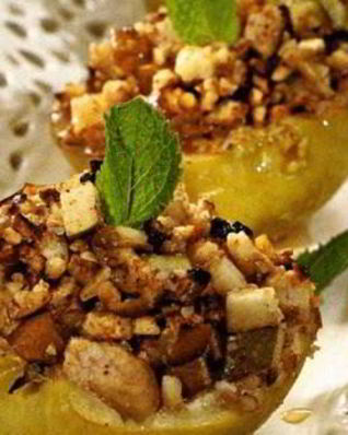 Запеченные яблоки с грушево-ореховой начинкой