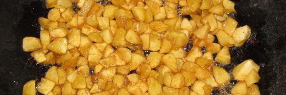 жареное молоко с карамелизированными яблоками