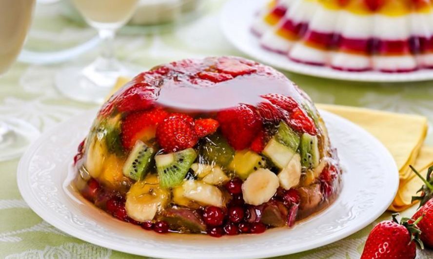 Рецепт желе из шампанского с фруктами и ягодами